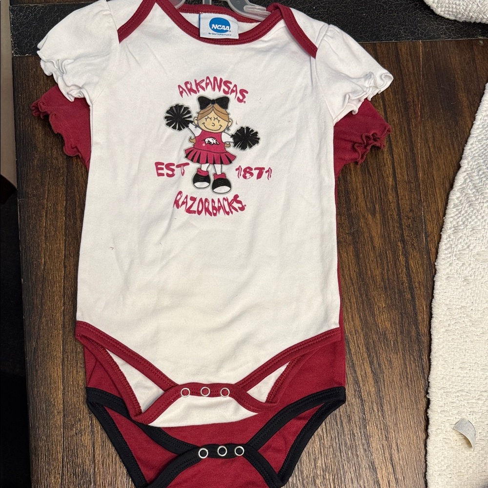 NCAA Arkansas Razorbacks Bodysuits 2 piece- White and Red. Size 18 months